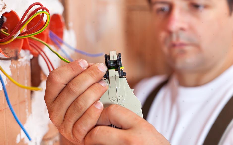 je recherche un électricien Yerres